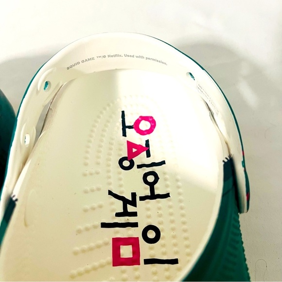Crocs X Netflix Squid Game Classic Clog M8 W10 NWT Dark Green with Jibbitz - Picture 7 of 9